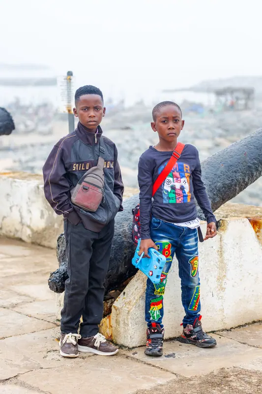 Two pupils beside a cannon at the castle